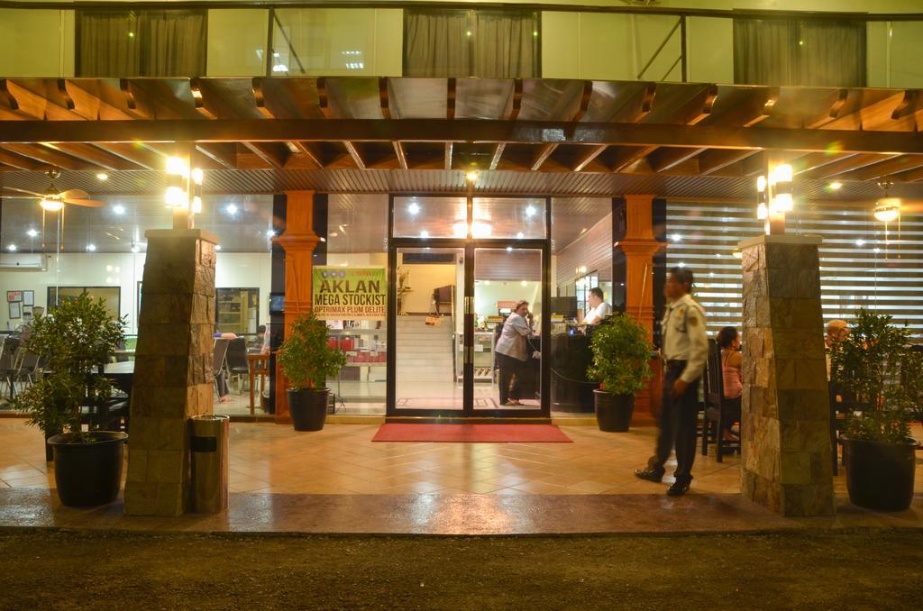 The Premiere Business Hotel Kalibo Bagian luar foto