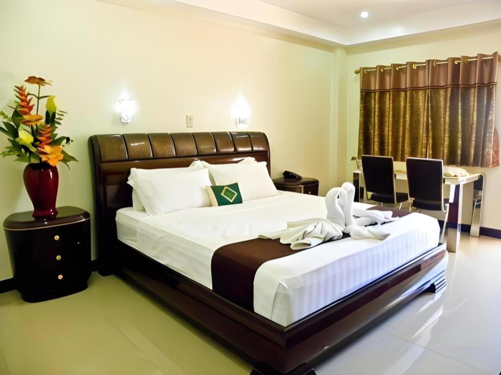 The Premiere Business Hotel Kalibo Bagian luar foto