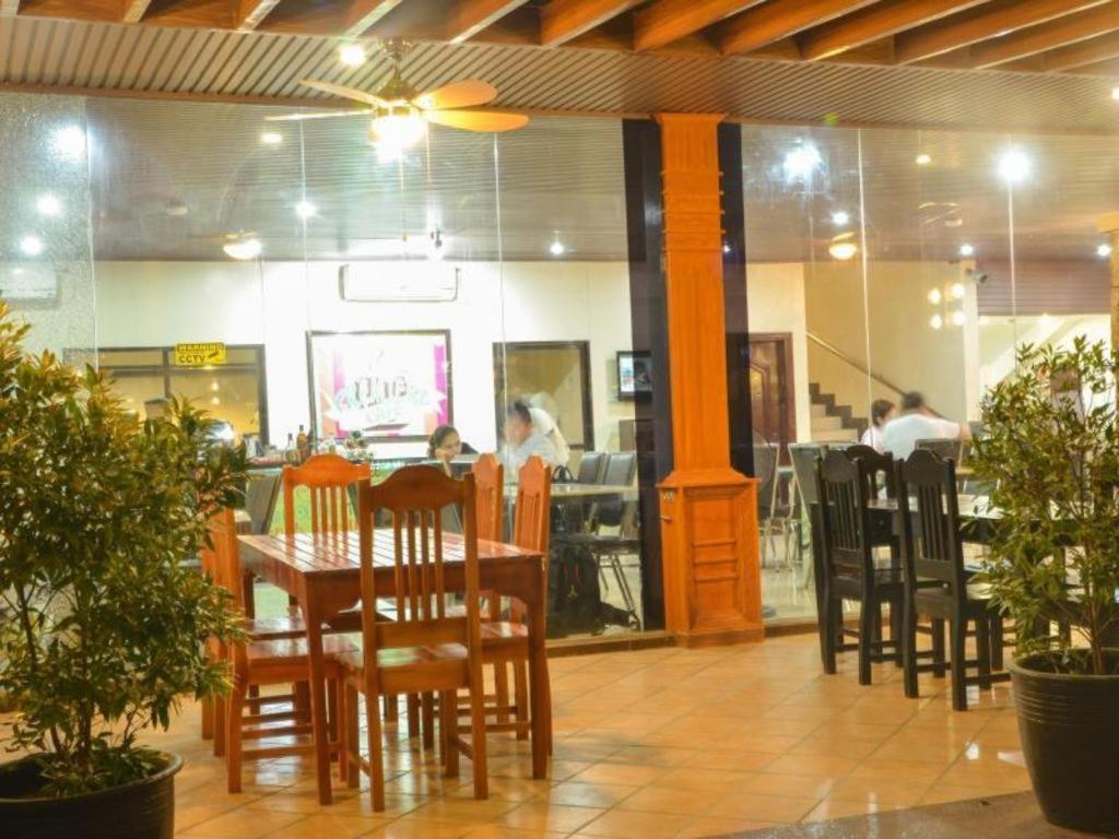 The Premiere Business Hotel Kalibo Bagian luar foto