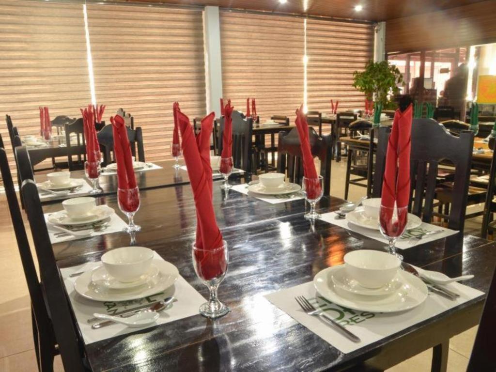 The Premiere Business Hotel Kalibo Bagian luar foto
