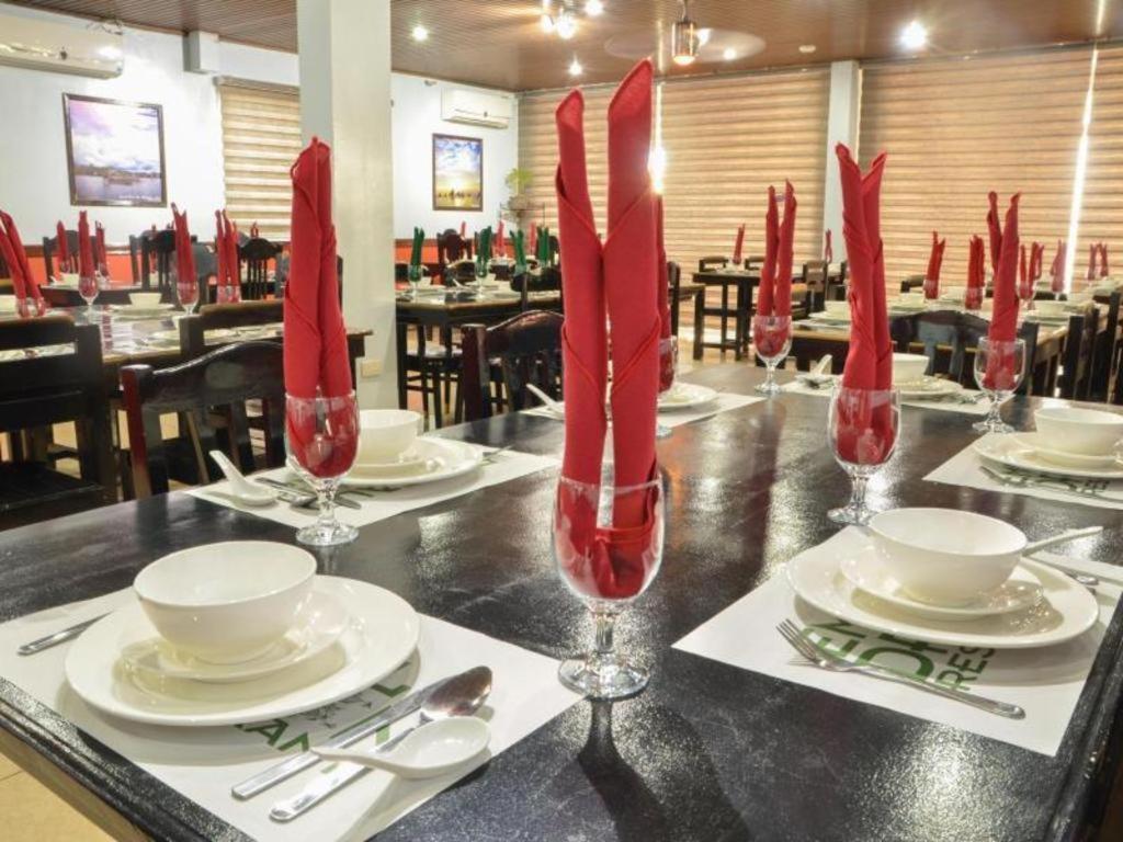 The Premiere Business Hotel Kalibo Bagian luar foto