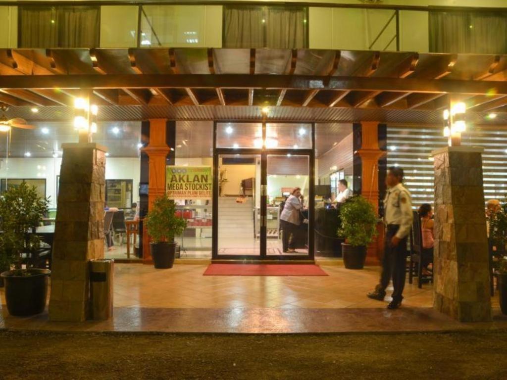 The Premiere Business Hotel Kalibo Bagian luar foto