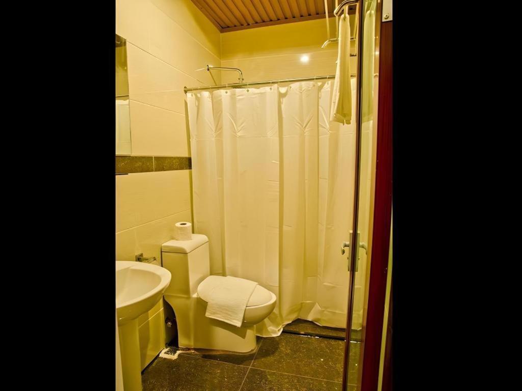 The Premiere Business Hotel Kalibo Bagian luar foto