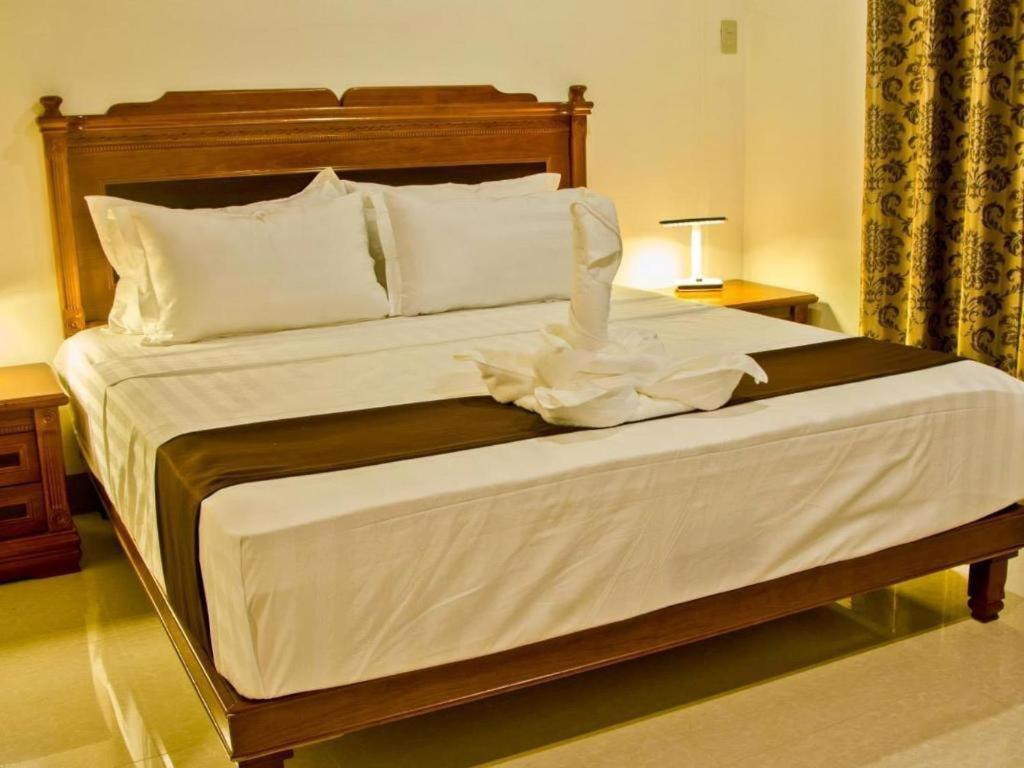 The Premiere Business Hotel Kalibo Bagian luar foto