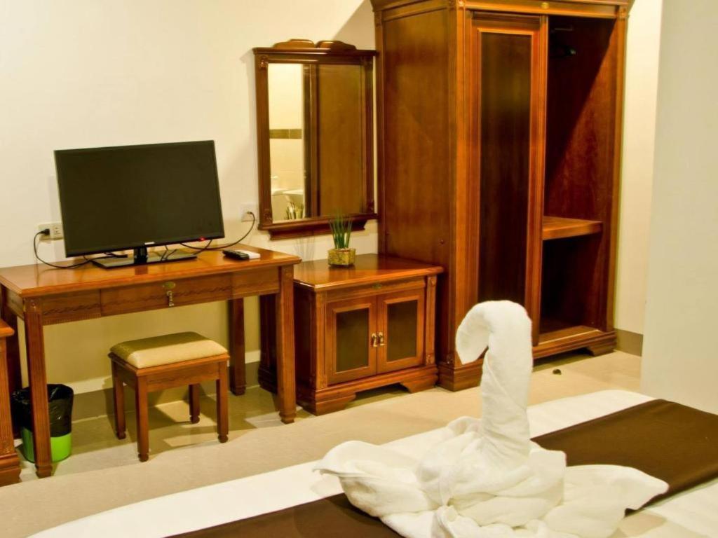 The Premiere Business Hotel Kalibo Bagian luar foto